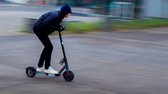 13-latek z hulajnogi elektrycznej trafił do szpitala