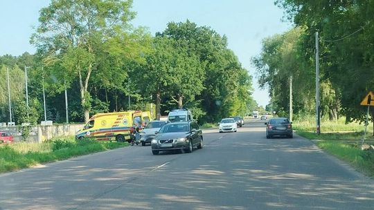 16-latek na hulajnodze uderzył w karetkę. Interweniowała policja