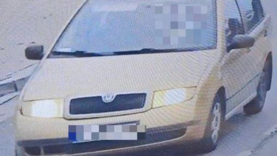 17-latek zabrał auto z kluczykami i rozbił je na płocie
