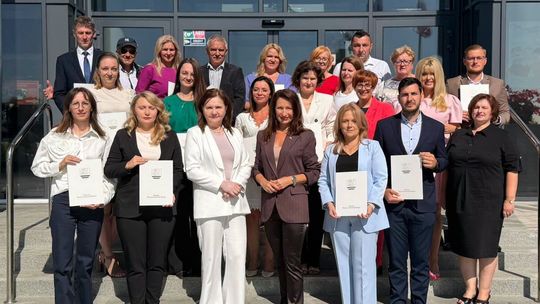 17 nauczycieli z awansem zawodowym. W Starostwie Powiatowym odbyło się uroczyste ślubowanie