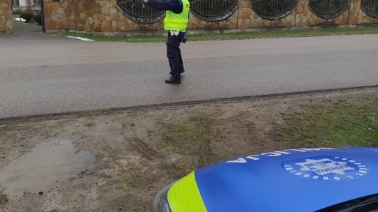 22-latek na motocyklu bez tablic zatrzymany po pościgu. Nie miał uprawnień, ale miał narkotyki