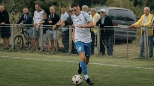 24-letni piłkarz Orła Parysów potrzebuje pomocy. Poważna kontuzja przerwała jego karierę