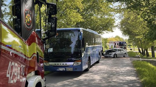 46-latek wjechał w autobus