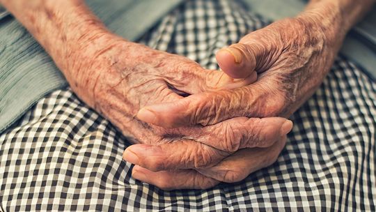 87-latka z zaburzeniami pamięci zaginęła na kilka godzin. Szczęśliwy finał poszukiwań