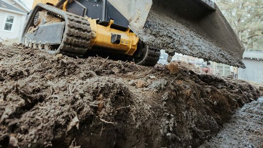 Nie żyje 62-latek. Został znaleziony nieprzytomny w wykopie