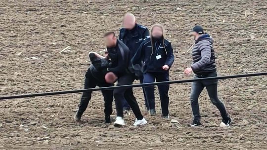 Rzucił się do ucieczki. Był poszukiwany za alimenty [wideo]