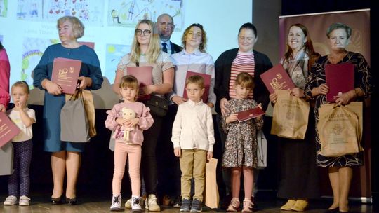 Artystyczne spojrzenie na szkołę. ZNP w Garwolinie nagrodził laureatów konkursu
