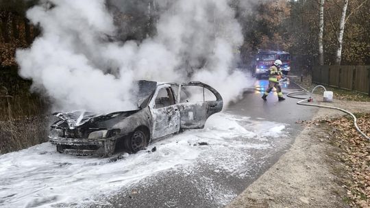 Auto spaliło się doszczętnie