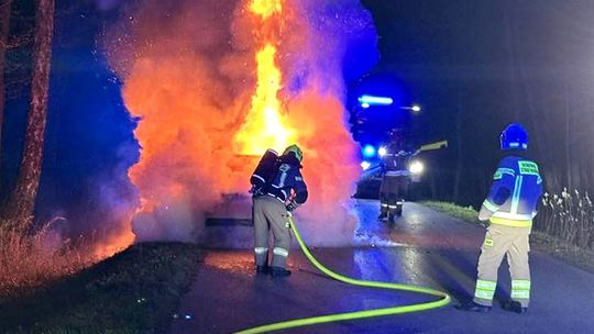 Auto spaliło się doszczętnie