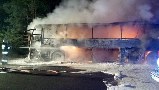 Autobus spłonął doszczętnie na DW nr 801