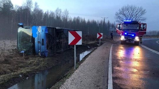 Autobus w rowie. Kierowca w szpitalu