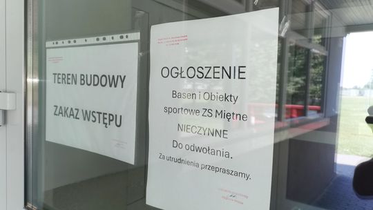 Basen w Miętnem nadal zamknięty. Powiat zleci ekspertyzę uszkodzonego dachu
