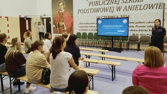 Bezpieczeństwo uczniów priorytetem – policyjne zajęcia dla rodziców w Anielowie
