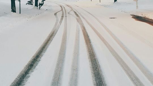 Błąkała się z klapkach i koszuli