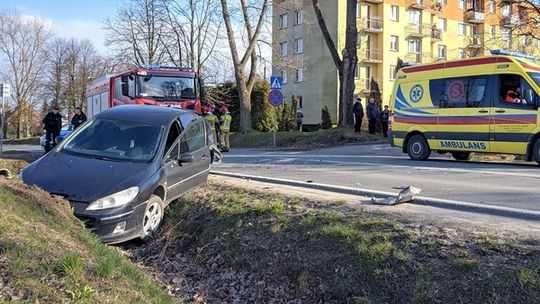 Bus najechał na tył peugeota