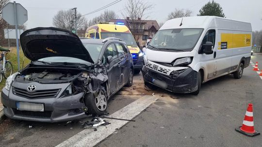 Bus wymusił pierwszeństwo. Wypadek na skrzyżowaniu