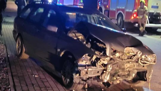 Było za szybko. Wjechał w ogrodzenie