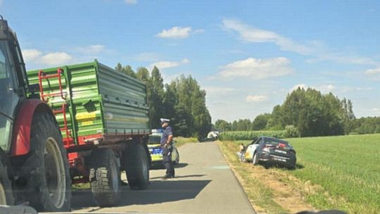 Ciągnik otarł się o toyotę