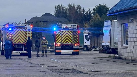 Kłęby dymu z dostawczaka zaniepokoiły kierowców. Interweniowała straż pożarna