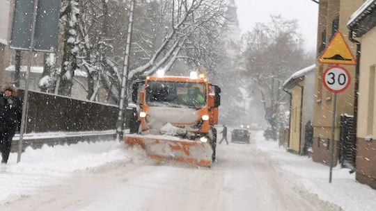 Cztery kolizje w śnieżny poranek