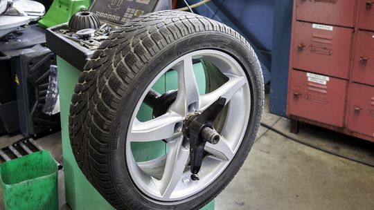 Czy łatka w oponie wytrzyma jazdę autostradową?