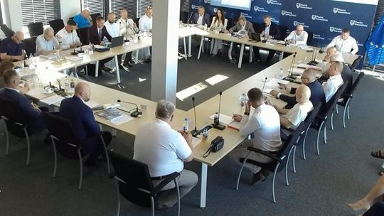 Czy zarząd powiatu otrzyma wotum zaufania i absolutorium?