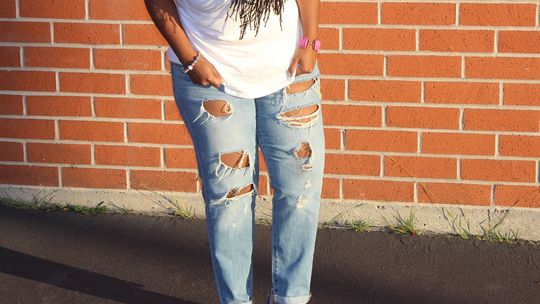 Dlaczego szerokie spodnie damskie to must-have w Twojej garderobie?