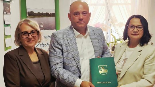 Droga ze Stefanowa do Władysławowa zostanie przebudowana. Gmina Żelechów podpisała umowę