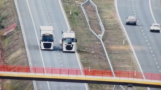 Dron w akcji na S17. Kierowcy ciężarówek zapłacą za „wyścig słoni”