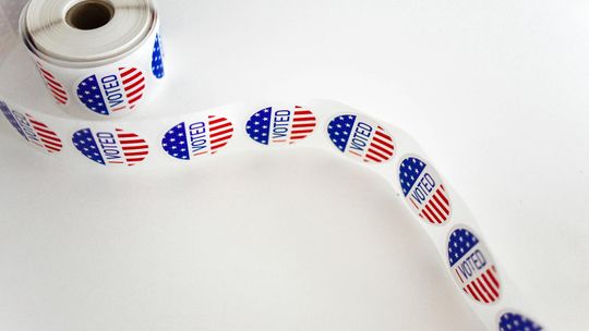 Drukowanie naklejek na zamówienie - co brać pod uwagę?