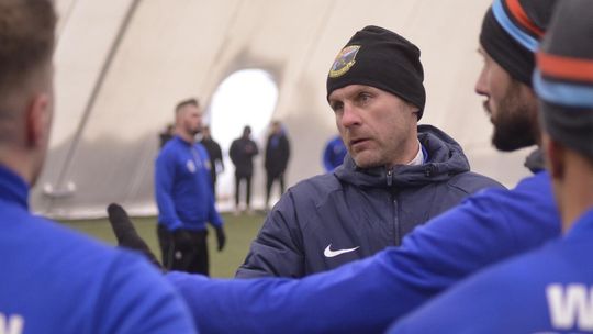 Dwa sparingi Wilgi Garwolin pod balonem w Miętnem