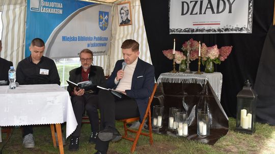 „Dziady” wybrzmiały na łaskarzewskim rynku