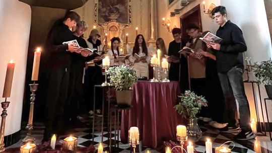„Dziady” wybrzmiały w zabytkowym kościele. Wyjątkowa sceneria Narodowego Czytania