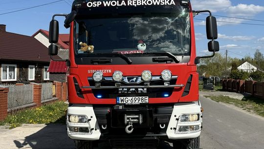 Dziecko zatrzaśnięte w aucie. Szczęśliwy finał historii