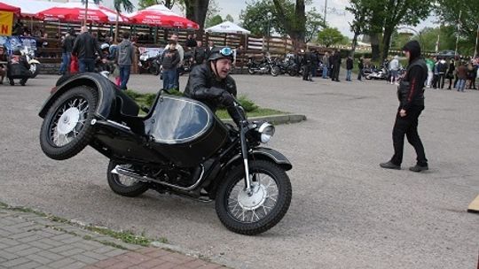 Fani starych motocykli dzieciom