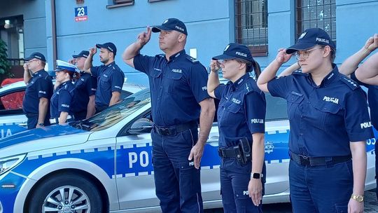 Garwolińscy policjanci oddali hołd tragicznie zmarłemu funkcjonariuszowi. W południe zawyły syreny