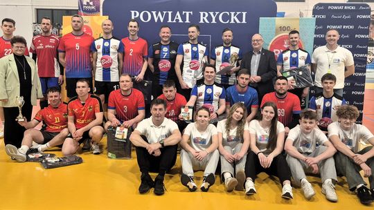 Garwolińskie drużyny na podium Amatorskiej Ligi Siatkówki w Rykach