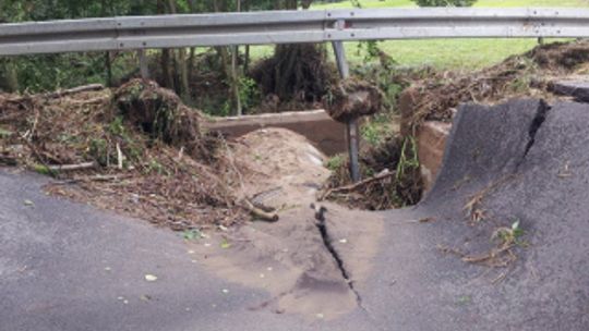 Gm. Trojanów: Po burzy zamknięto drogę