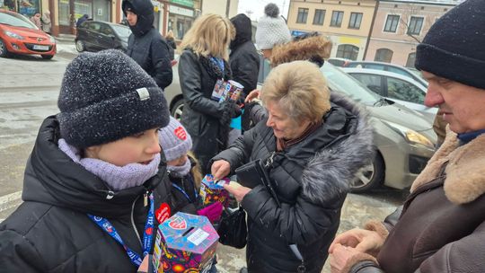 Gorące serca mimo zimowej aury. 34. Finał Wielkiej Orkiestry Świątecznej Pomocy w Garwolinie
