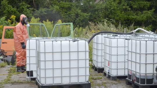 Groźny wyciek kwasu siarkowego w Garwolinie. Strażacy interweniowali przy cmentarzu