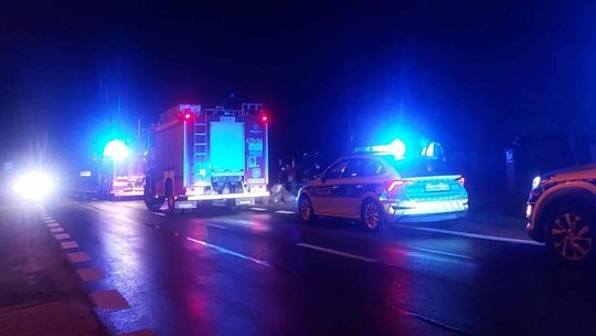 Groźny wypadek w Żelechowie. Opel uderzył w mostek