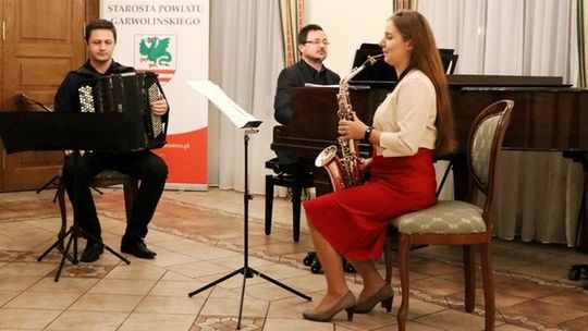 Instrumentalne trio w Miętnem