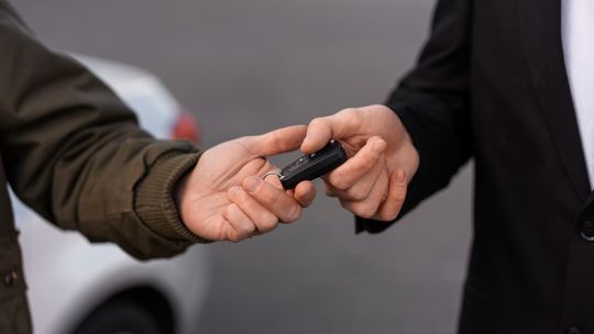 Jak sprzedać auto w Warszawie? Praktyczny poradnik dla osób szukających skup aut w Warszawie Jak sprzedać auto w Warszawie? Praktyczny poradnik dla osób szukających skup aut w Warszawie