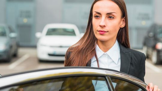 Jak wybrać dobry parking przy lotnisku? Zobacz!