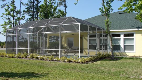 Jak zaprojektować i wybudować ogród zimowy w Warszawie: praktyczny przewodnik