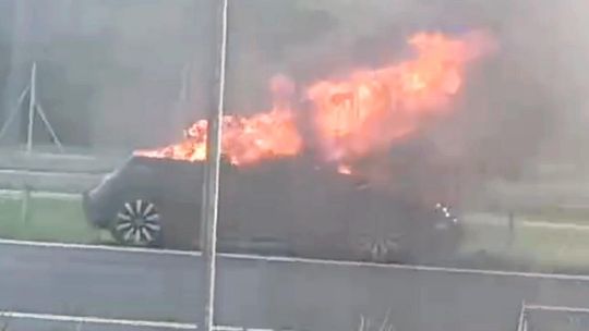 Kabriolet spłonął na S17