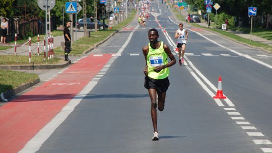 Kenijczyk zwycięzcą biegu w upale