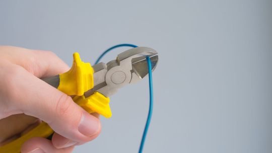 Kiedy warto wezwać elektryka w Warszawie?