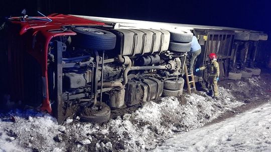 Kierowca tira usnął za kierownicą