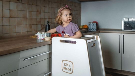 Kitchen Helper od Kids-Wood – jak wybrać najlepszy model dla dziecka?